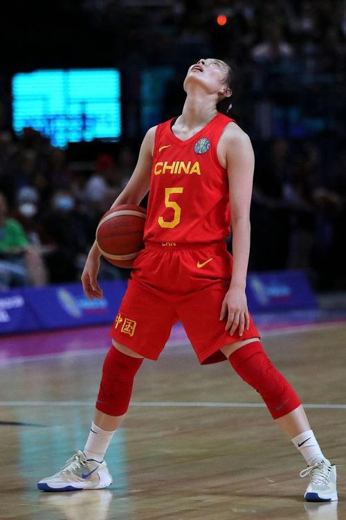 中国女篮创亚运最差成绩，宫鲁鸣发声，张子宇引争议
