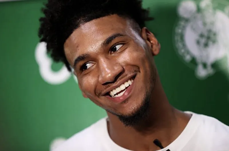 狄龙-米切尔：被凯尔特人选中后我哭了好久，终于实现NBA梦想