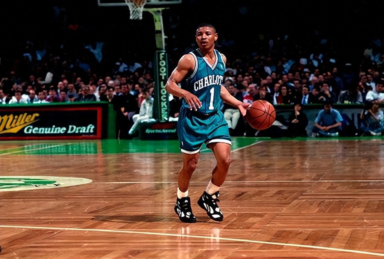 身高仅1.6米却征战NBA14年,博格斯巅峰赛季场均10.8分10.1助攻