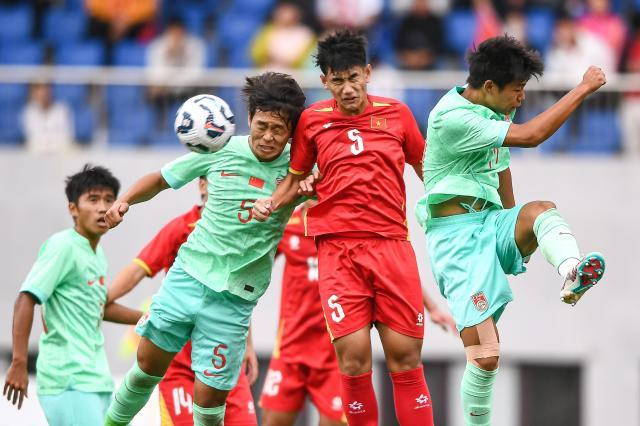 冀政浩头球破门 中国U16男足1比0胜越南U16男足