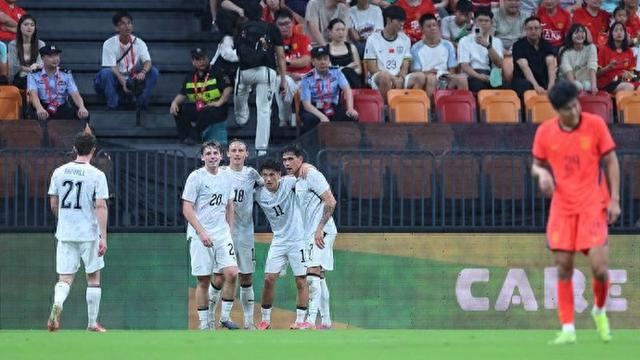 中国男足0比3不敌新西兰,邵佳一率队考察年轻球员