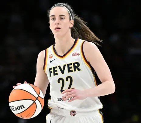 WNBA季后赛：克拉克15分10助攻6失误，拉斯维加斯王牌102-85狂胜印第安纳狂热