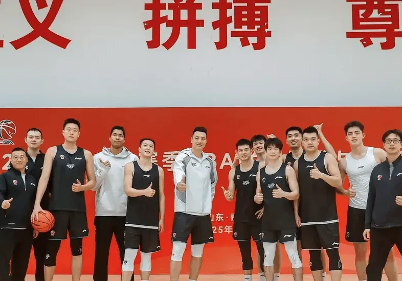 媒体人：北京男篮今日上午、傍晚分两波进行体测