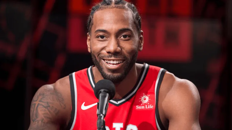 科怀-伦纳德生涯场均抢断数多于犯规数，NBA历史仅五人达成