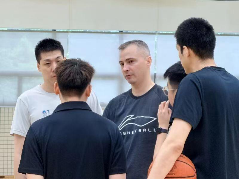 广东宏远常规赛12人名单出炉！3国手+3外援+2真核，稳居CBA前三