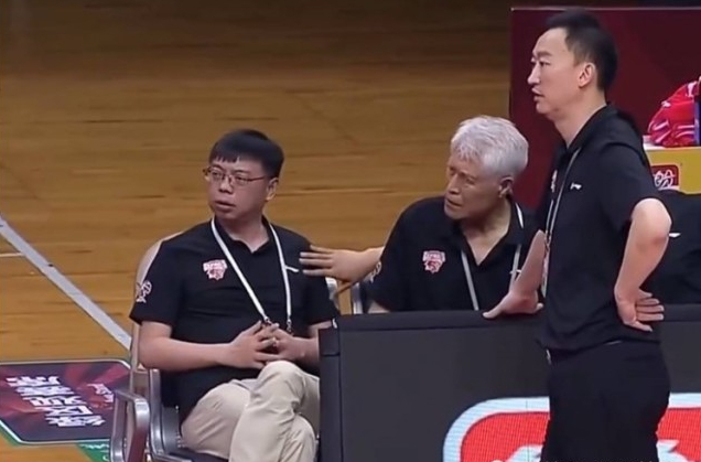 浙江男篮官方：方俊被免去总经理职务 曾怒斥裁判“中国篮球被你们吹掉”