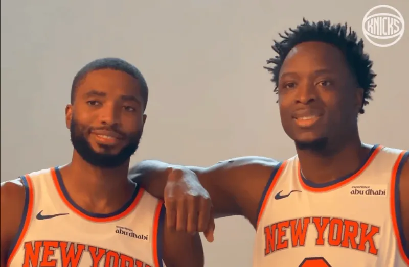NBA官方晒尼克斯布里奇斯阿奴诺比媒体日合照