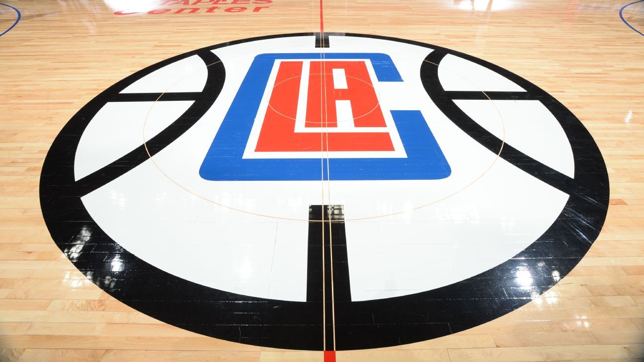 快船管理层因薪资帽违规遭NBA处罚,向球迷道歉并承诺重建