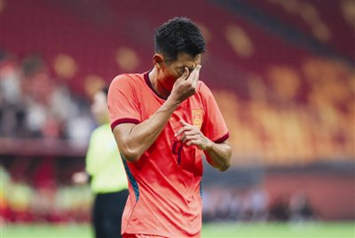中国男足0比3不敌新西兰队 邵佳一：年轻队员需交学费