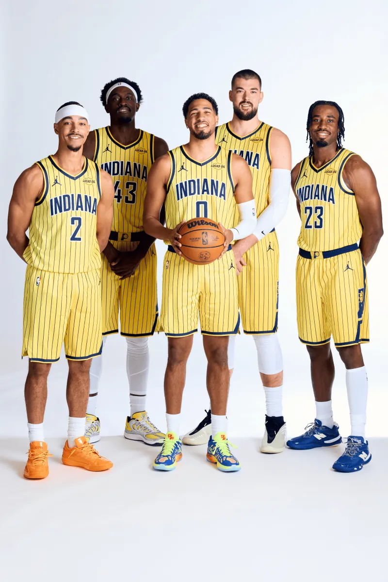 哈利伯顿回归！NBA官方晒出步行者新赛季定妆照合影