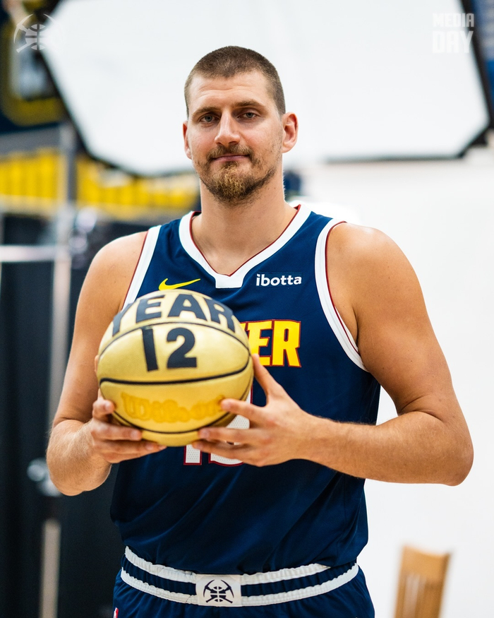 NBA掘金队开启媒体日 新赛季备战启动