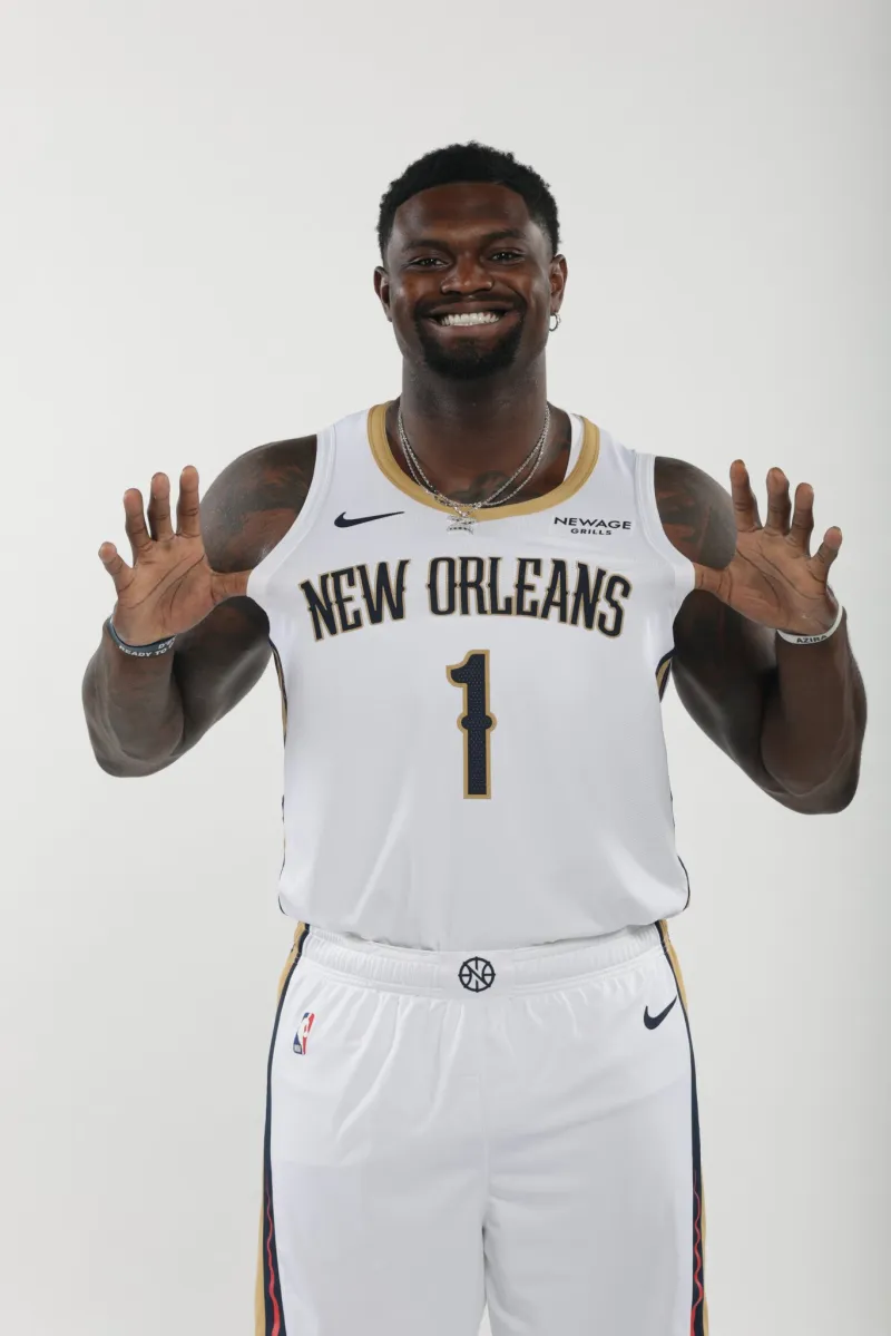 NBA官方发布蔡恩-威廉森定妆照：2019年状元迎来第8个赛季
