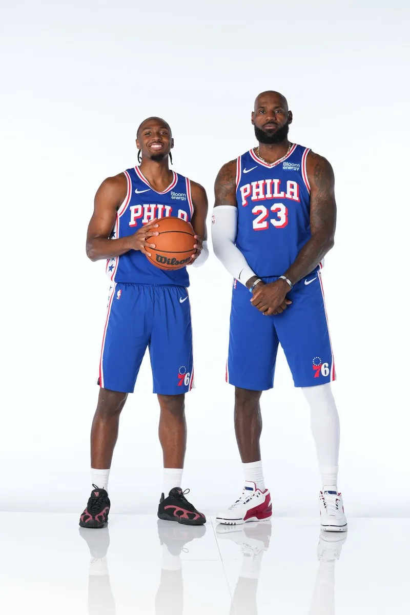 NBA官方晒照：马克西与詹姆斯组队，快攻得分前二