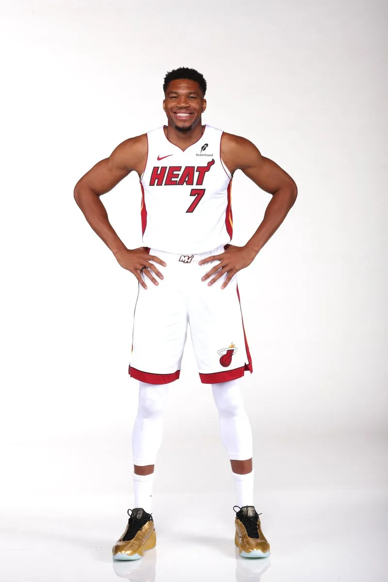 NBA官方：希腊怪兽扬尼斯-阿德托昆博在热火的第一年即将到来