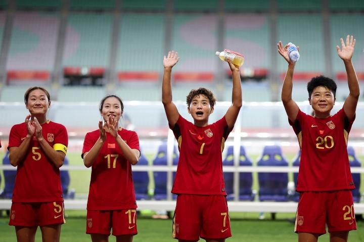马德兴：中国女足踢得比想象中好 逼抢高压封堵做得可以