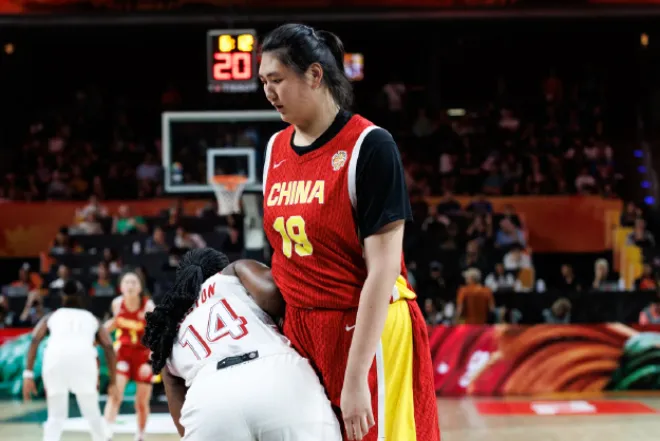 美国女篮中锋波士顿：张子宇为何将球传出？