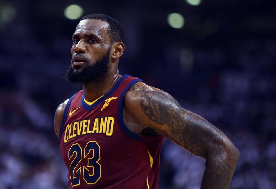 勒布朗詹姆斯NBA历史得分王与杜兰特美国队史得分王，哪个更难被打破