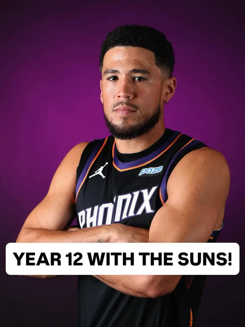 德文-布克NBA官方晒照：在太阳的第12年