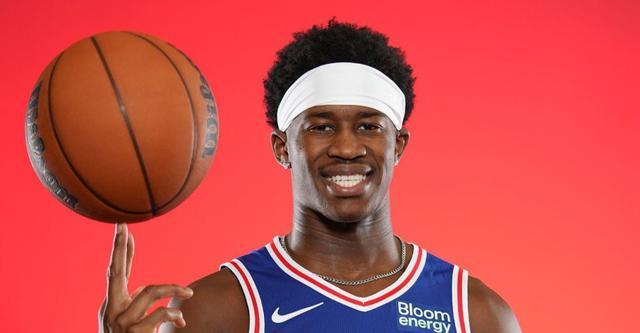 埃奇库姆：与伟大球员并肩作战是我最大的收获 NBA媒体日发言引关注