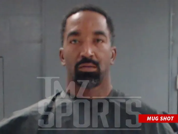 前NBA球员JR-史密斯因家庭暴力在德克萨斯州被捕