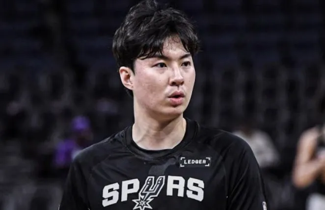 波特兰开拓者与韩国后卫李贤重达成训练营合同