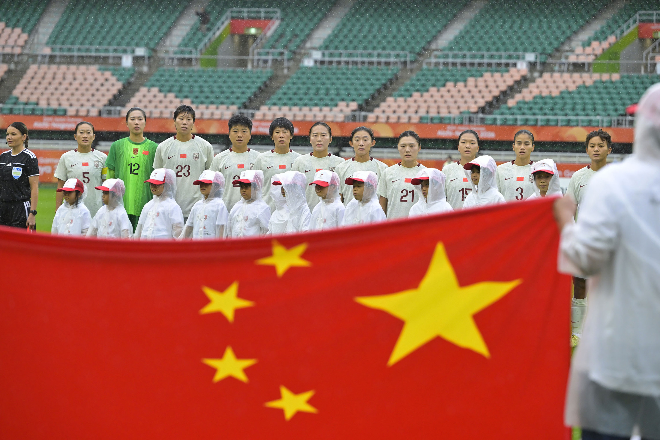 中国女足0比2负朝鲜无缘决赛,张琳艳因伤提前回国