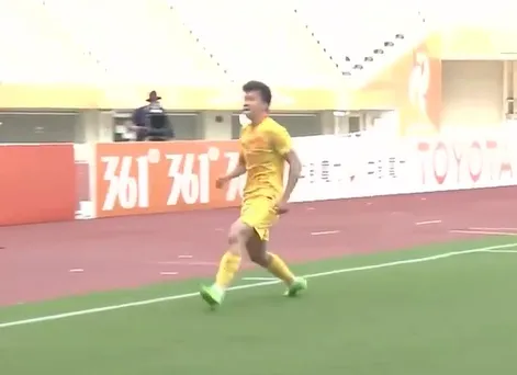 王钰栋单刀破门！中国1-0韩国