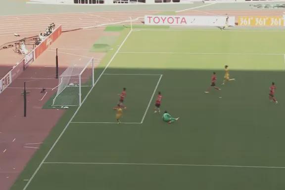王钰栋破门！亚运男足半决赛，中国U23男足1-0领先韩国