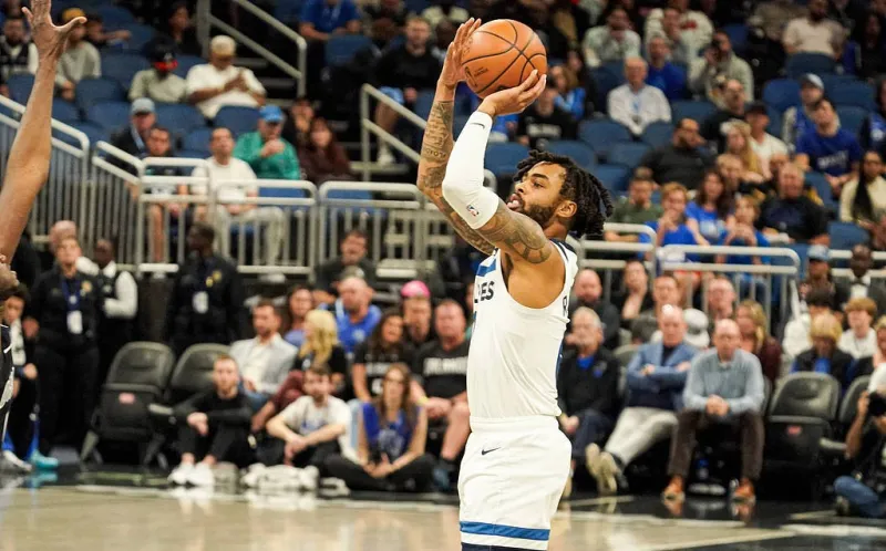 上海男篮官宣签约拉塞尔,NBA全明星后卫CBA首秀表现引期待