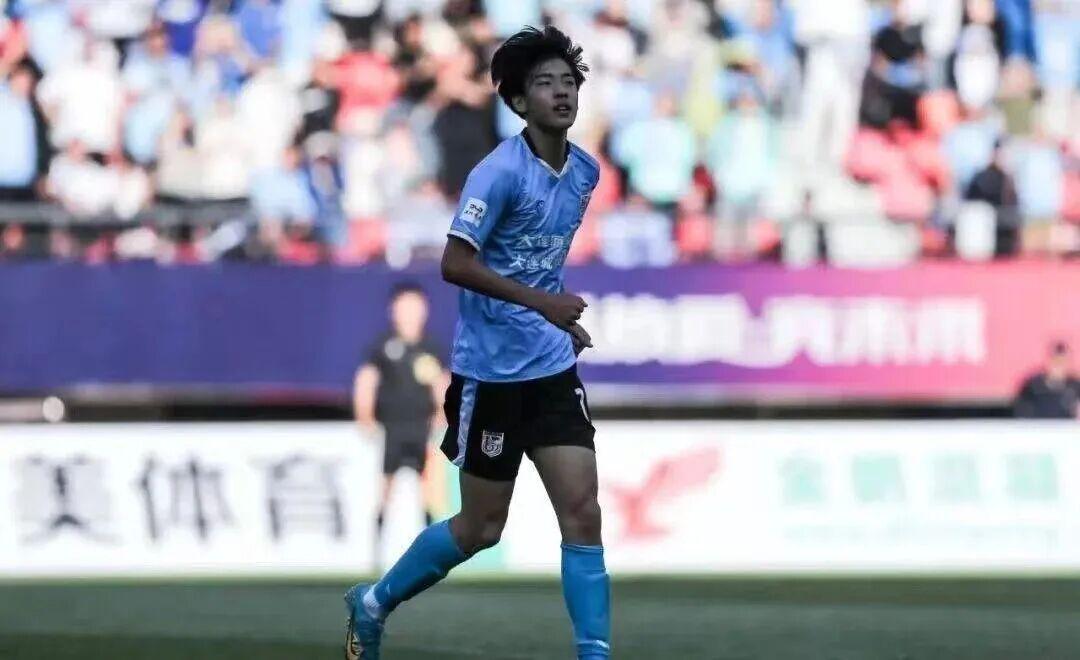 毛伟杰留洋在即？瑞士足球天文台U22边后卫榜排名第五
