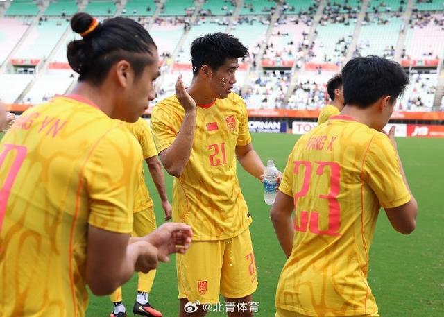 亚运会男足半决赛:中国男足1比2不敌韩国U23队无缘决赛