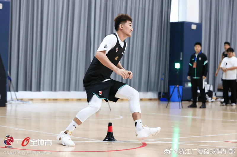 广厦男篮体测圆满结束，除伤员外全员通过测试