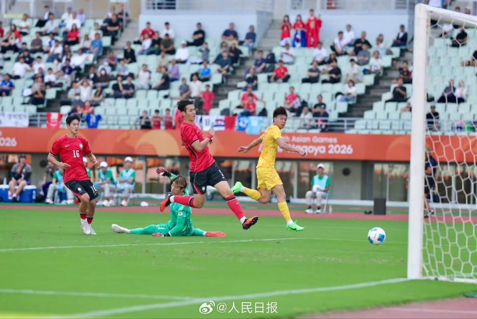 中国亚运男足1-2不敌韩国无缘决赛 历史性破门后遭逆转