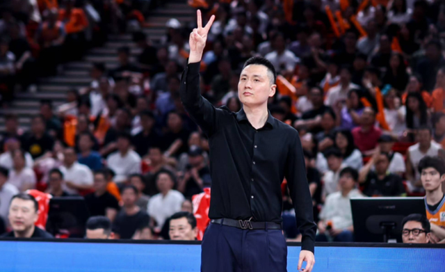 上海男篮全新阵容亮相，拉塞尔首秀，10月16日对阵深圳男篮