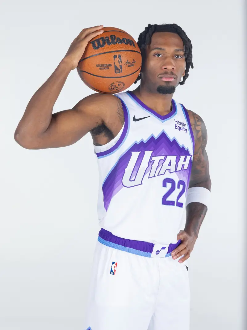 NBA官方晒爵士榜眼秀达林-彼得森定妆照 预告处子赛季