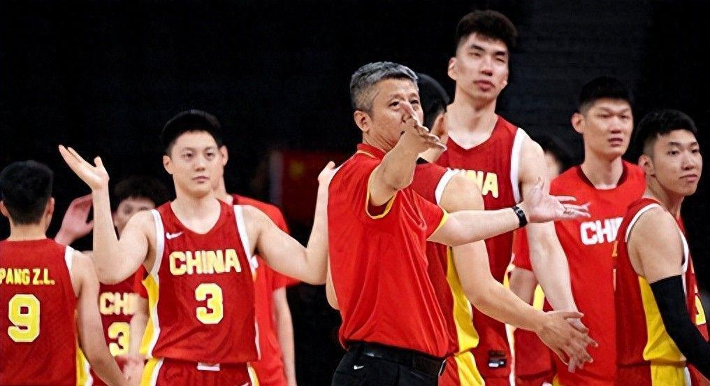 中国男篮女篮亚运惨败，郭士强宫鲁鸣遭质疑，新华社点出体系问题