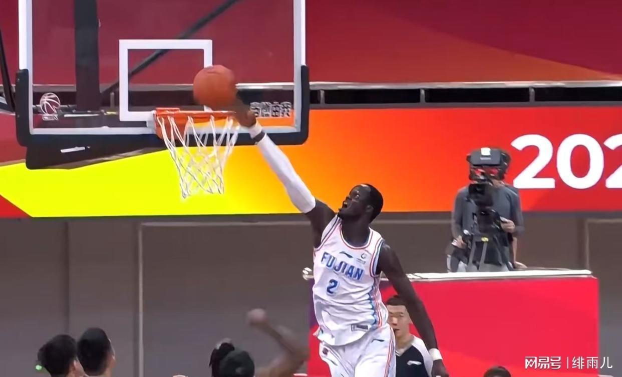 广东队或签NBA级内线迪金森 2米18空间型中锋或助重返争冠行列