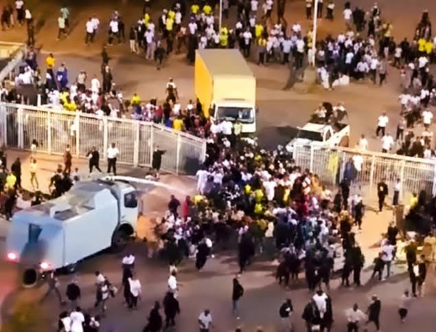津巴布韦国家体育场踩踏事故致球迷死亡 足协发布声明致哀