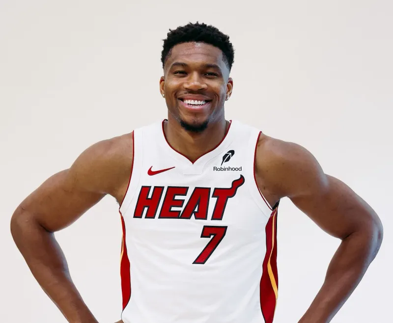 帕金斯：字母哥是NBA赛场统治力最强的球员