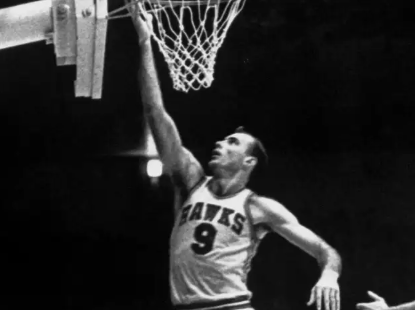 鲍勃·佩蒂:NBA首位MVP,1959年击败拉塞尔的传奇大前锋