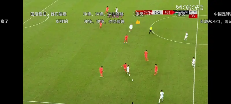 中后卫顶上无人补位，防守体系暴露大倒三角空挡