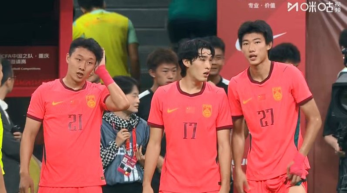 国足半场换5人,0-3落后巴勒斯坦