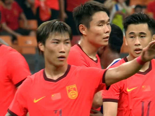 中国男足0-5惨败巴勒斯坦,邵佳一遭球迷高喊下课