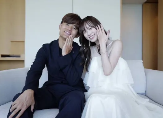 日本中场久保建英今日突然宣布与女演员福原遥结婚