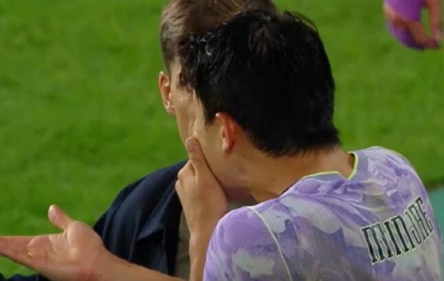 韩国0-0厄瓜多尔 金玟哉被换下后与主帅激烈争吵