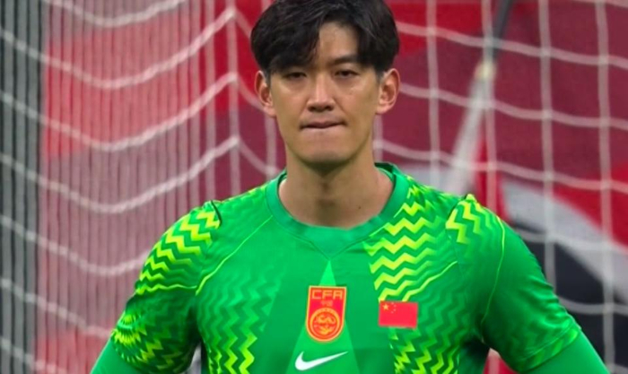 颜骏凌2分钟2次失误致国足0比4落后巴勒斯坦,博主:国门表现无语