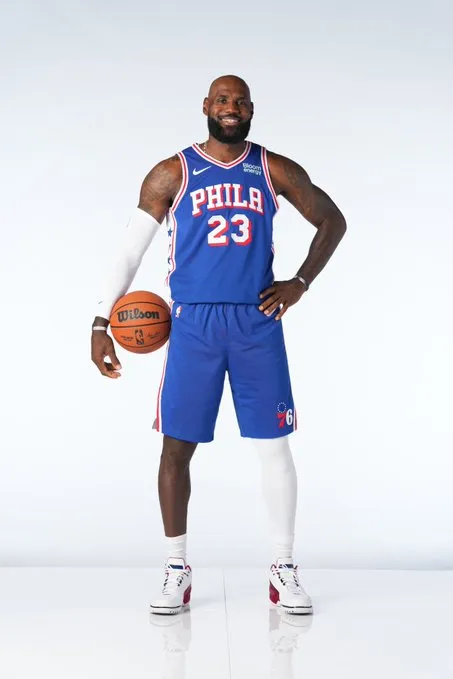 NBA官方晒照：本赛季最期待球员新东家首秀