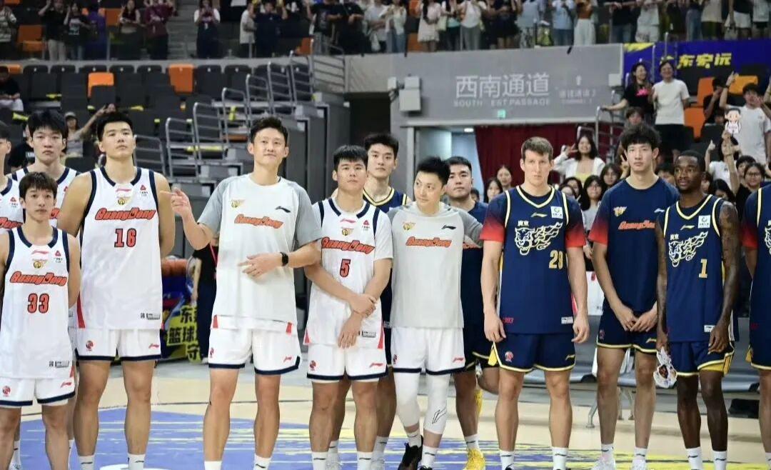 CBA新赛季备战：上海男篮三外援超工资帽需缴纳调解费，杜锋缺席嘉年华为女篮助阵