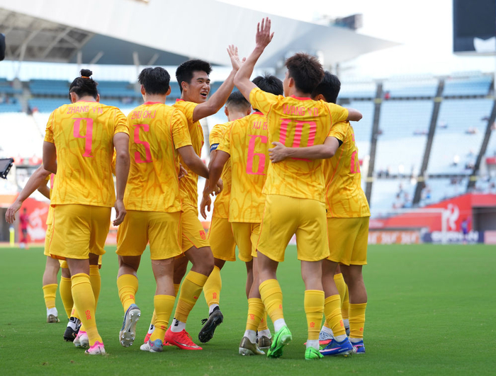 乌兹别克斯坦全U21闯入亚运四强，中国男足三超龄仅9天集训
