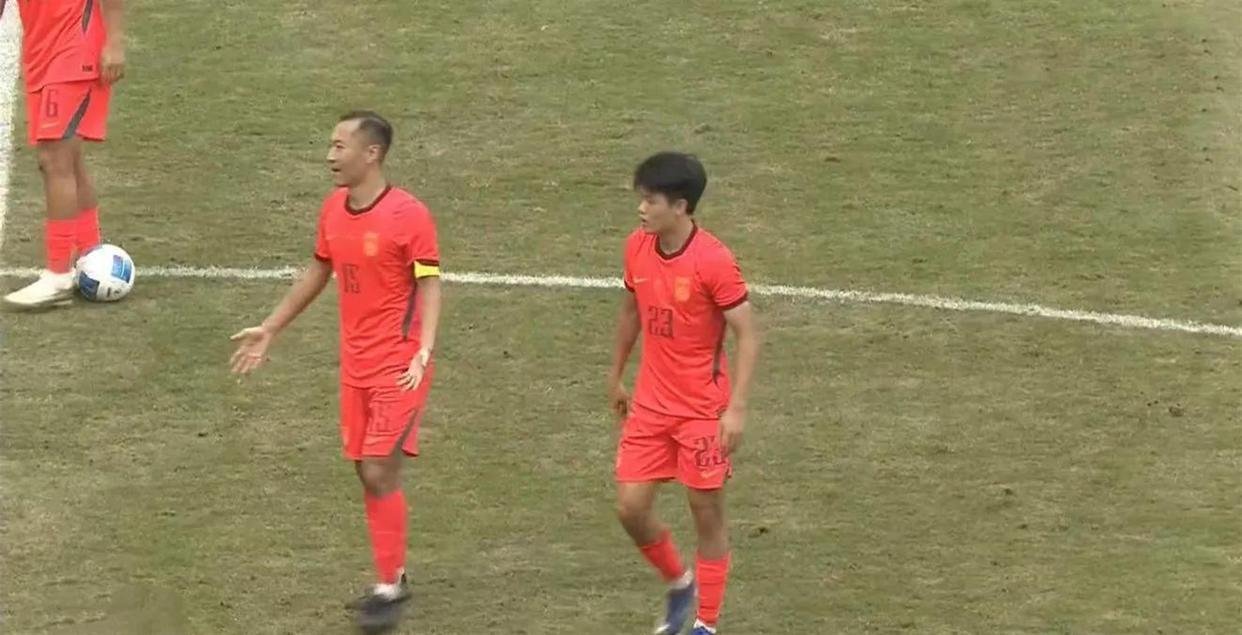 亚运男足铜牌战:23岁以下国足点球大胜乌兹别克斯坦,李昊两次扑点定乾坤